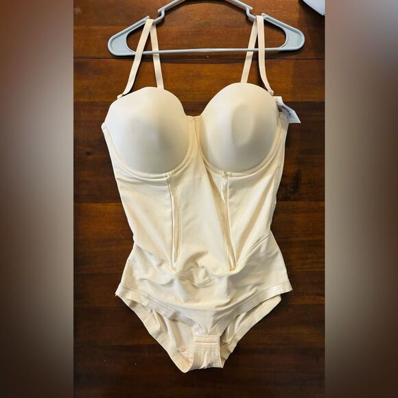 Maidenform Convertible Body Shaper 40D NWT - Picture 3 of 10